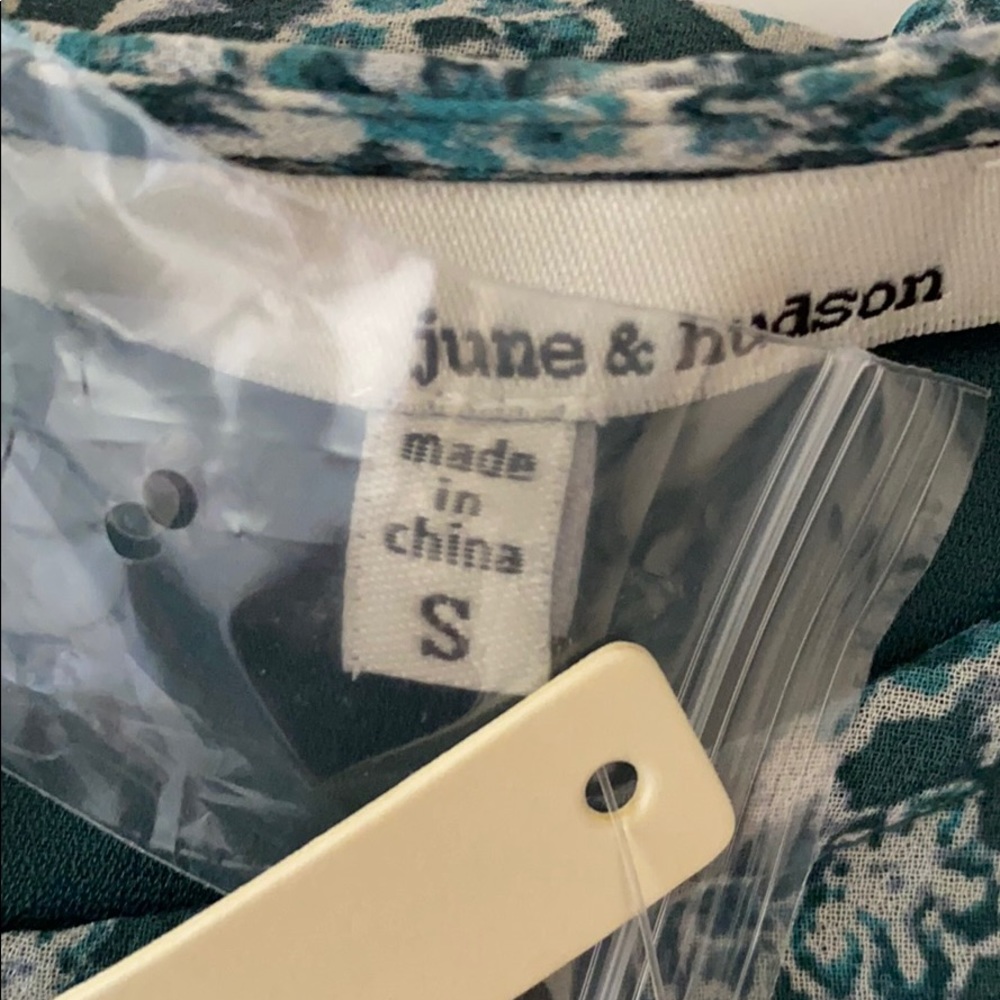 June & Hudson floral bell sleeve Top - Picture 4 of 6
